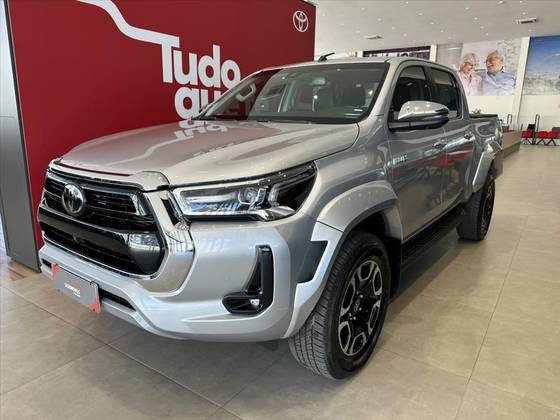TOYOTA HILUX 2.8 D-4D TURBO DIESEL CD SRX PLUS 4X4 AUTOMÁTICO TOYOTA HILUX 2.8 D-4D TURBO DIESEL CD SRX PLUS 4X4 AUTOMÁTICO